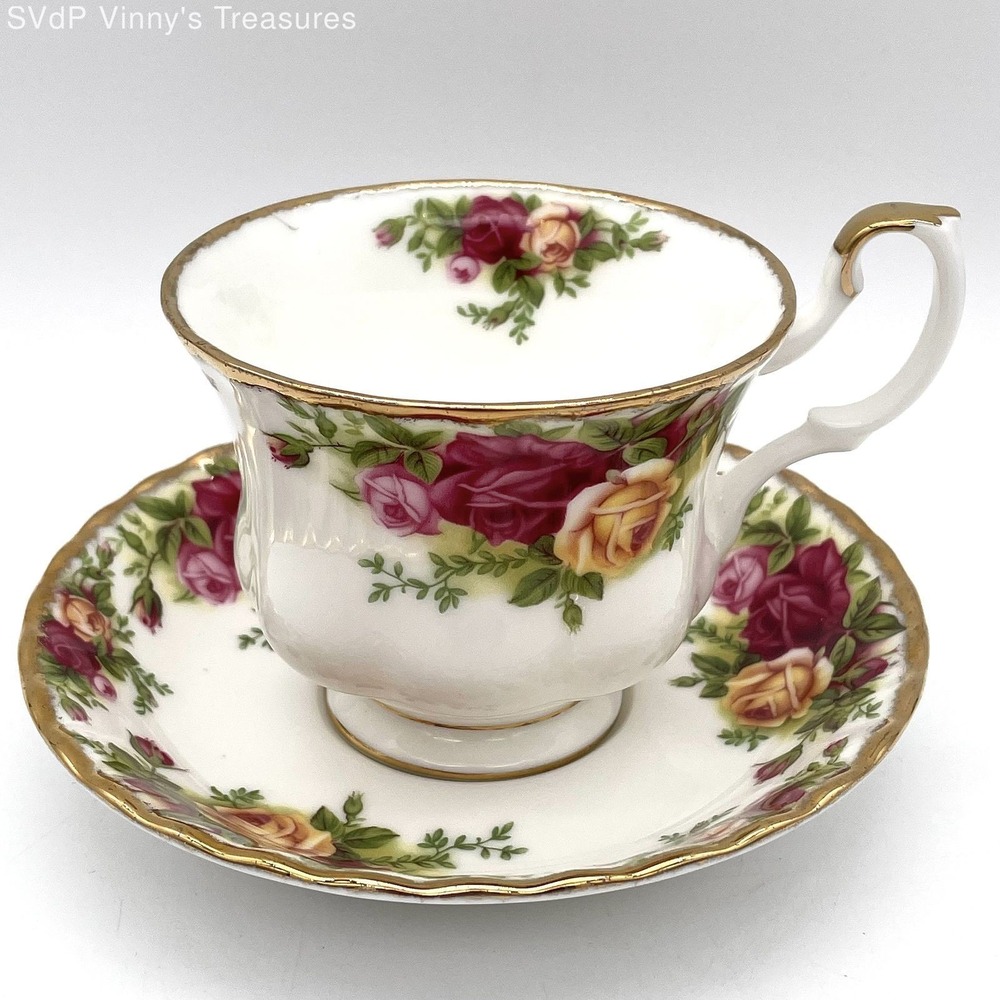 Royal Albert Old Country Roses Bone China Teacup and Saucer 2 Piece Set Vintage